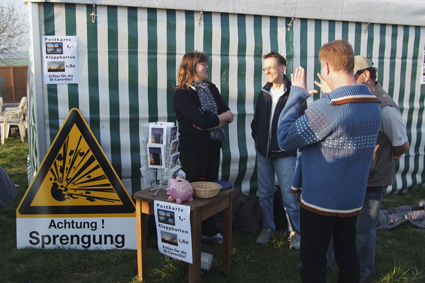 Info-Stand der Bürgerinitiative Cavertitz/Laas Info-Stand der Bürgerinitiative Cavertitz/Laas