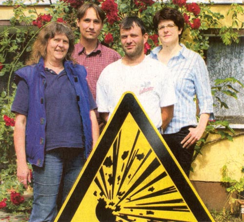 &bdquo;Vierbl&auml;ttriges Kleeblatt": die B&uuml;rgerinitiative gegen Gesteinsabbau Cavertitz/ Laas v. n. r., Gabriele Schneider, Thomas Barth, Andreas Terpitz und Kathrin K&ouml;nig.